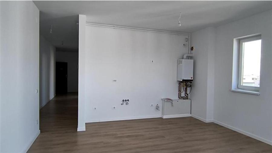 Apartament cu 3 camere nedecomandat în Aradului