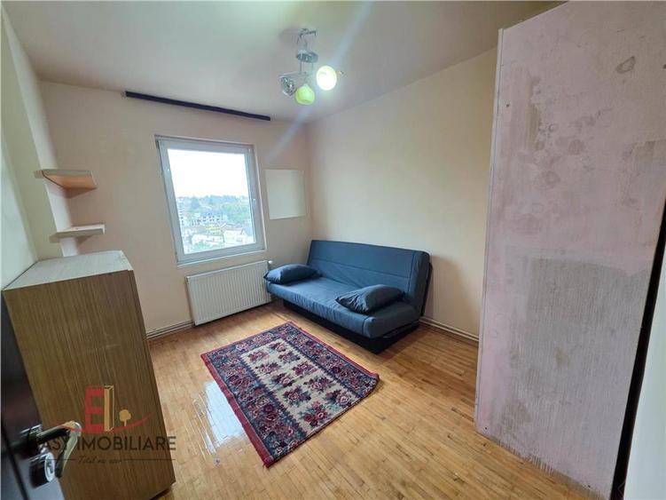 Apartament cu 4 camere decomandat în 7 Noiembrie