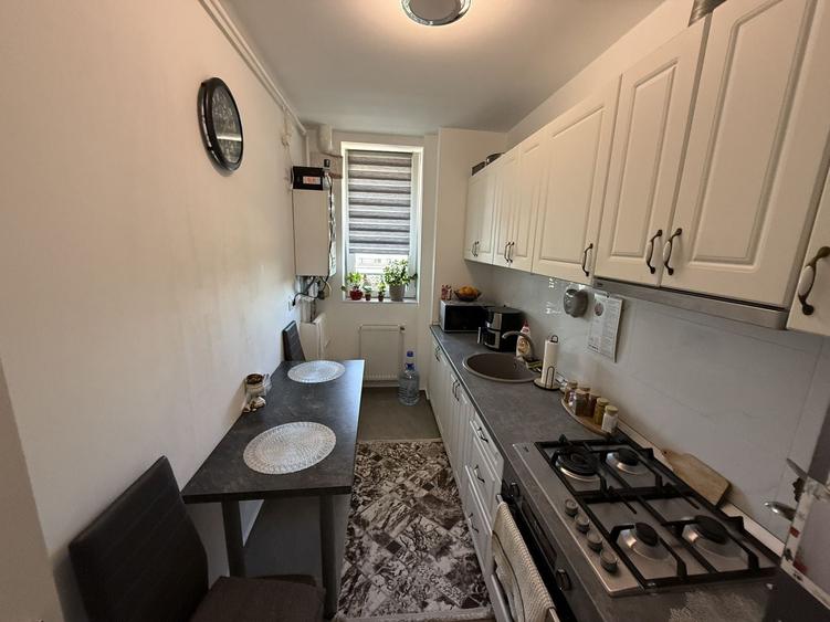 Apartament cu 2 camere decomandat, mobilat în Brătianu