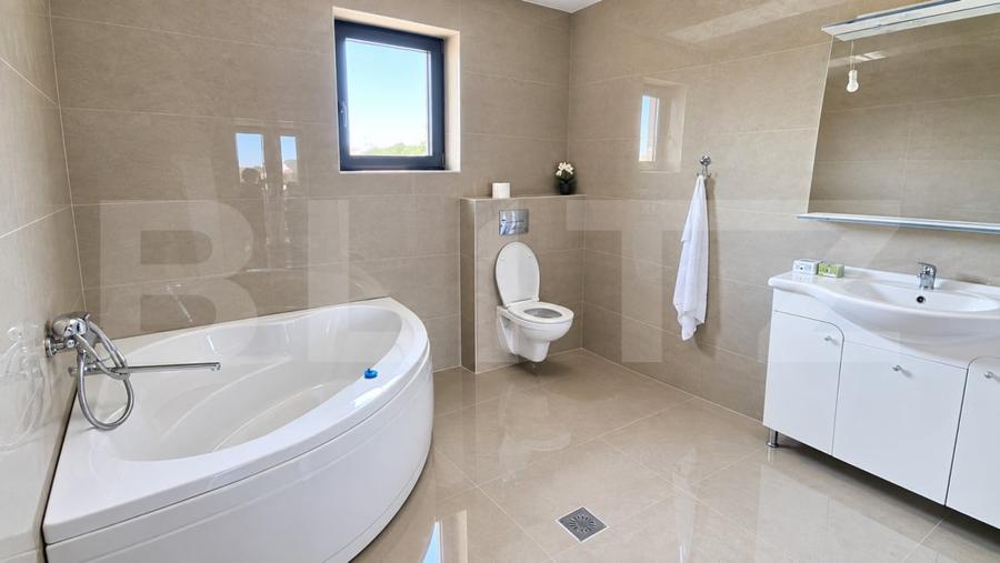 Casă individuală cu 3 camere cu Canalizare în Sud-Vest