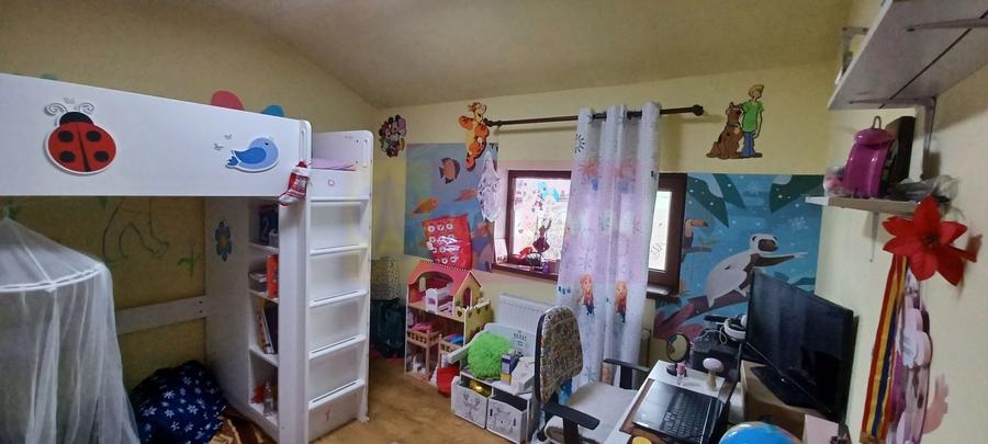 Casă individuală cu 4 camere cu Canalizare în Săbăreni