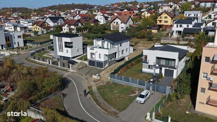 Casă cu 4 camere în Stana