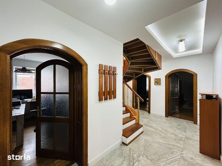 Apartament cu 4 camere în Sub Arini