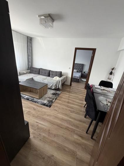 Apartament cu 3 camere semidecomandat în Ultracentral
