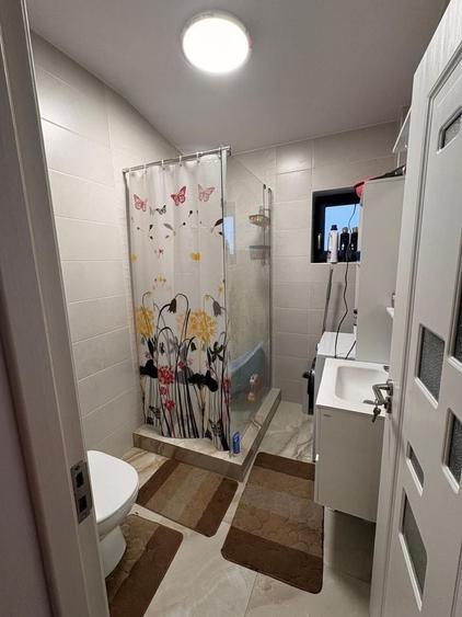 Apartament cu 3 camere decomandat în Preajba