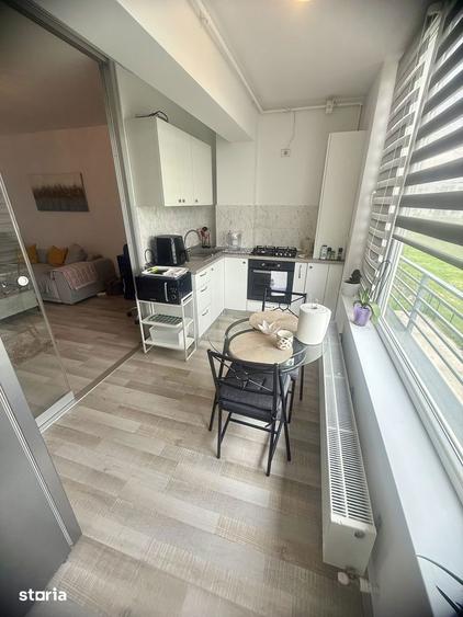 Apartament 2 camere decomandat cu balcon, lift si LOC DE PARCARE - 1