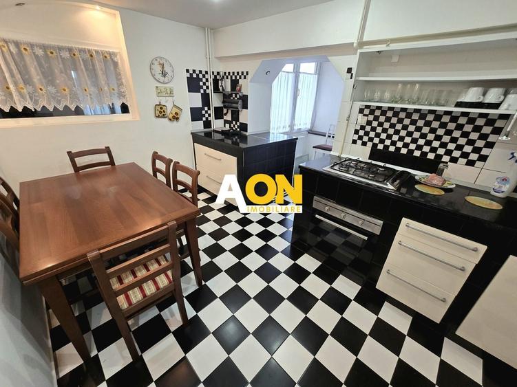 Apartament cu 4 camere decomandat, mobilat în Central