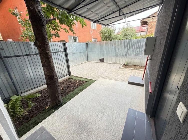Duplex cu 3 camere cu Canalizare în Apărătorii Patriei