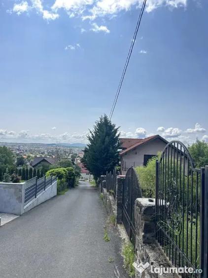 Teren de 886 mp, în Valea Roșie