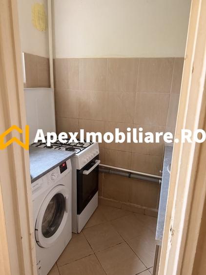 Garsonieră decomandată, mobilată în Titan