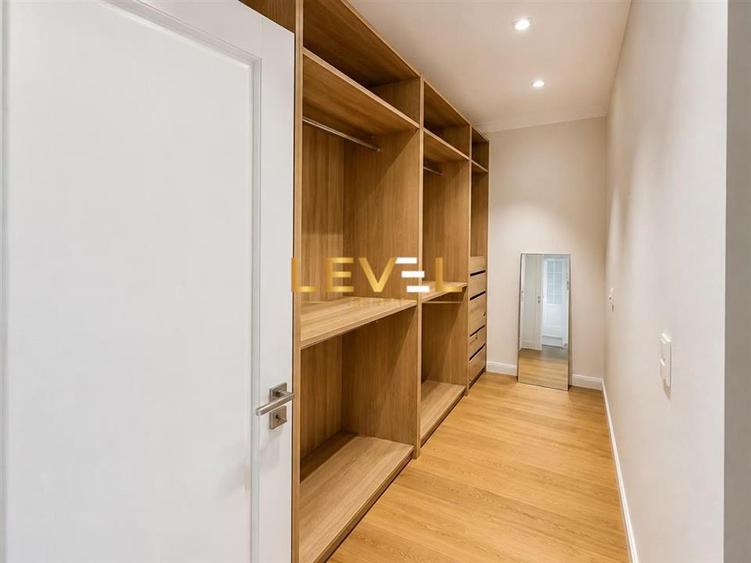 Duplex cu 4 camere cu Canalizare în Periferie