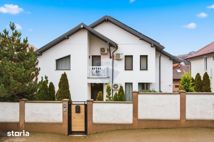 Casă cu 7 camere cu Teren 384 Mp în Bârnova