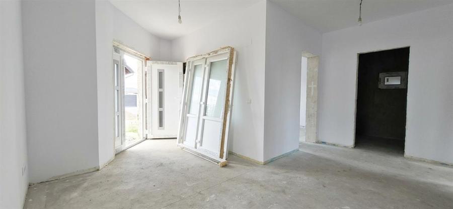 Casă cu 5 camere cu Teren 500 Mp în Nojorid