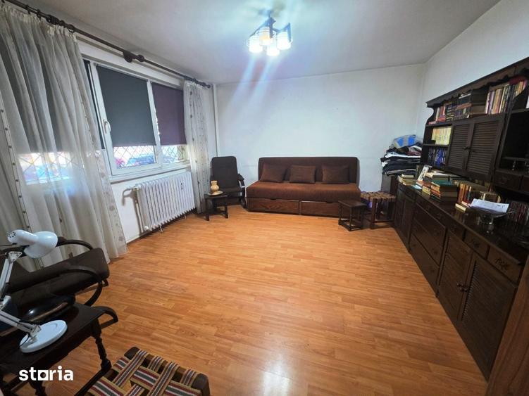 Colentina, intersectie Fundeni, bloc reabilitat, stradal, vedere fata - 10