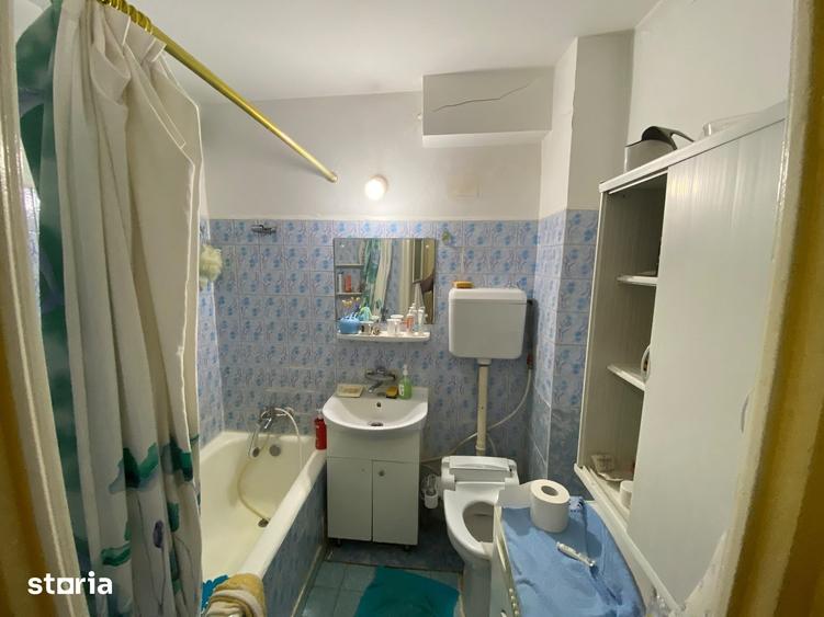 Apartament cu 3 camere semidecomandat în Vatra Luminoasă