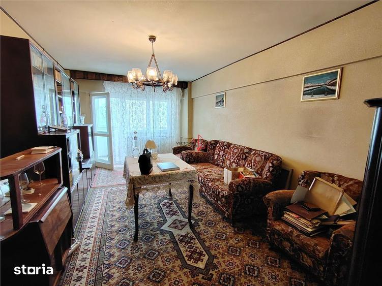 Apartament cu 3 camere decomandat în Grivița