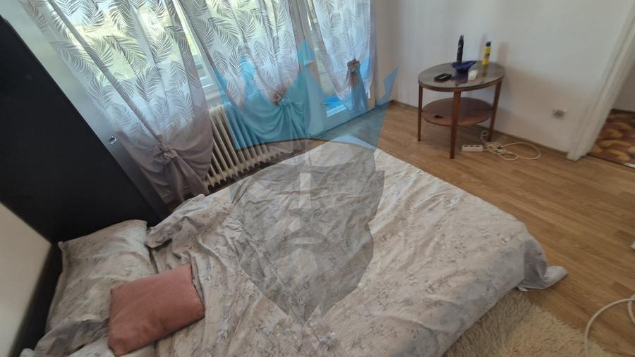 Apartament cu 3 camere decomandat, mobilat în P-ța Unirii