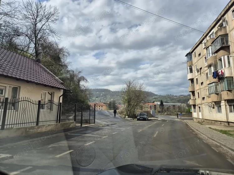 Teren de 1900 mp, în Mociur