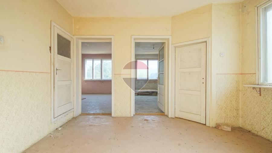 Duplex cu 4 camere cu Teren 1171 Mp în Sânpetru