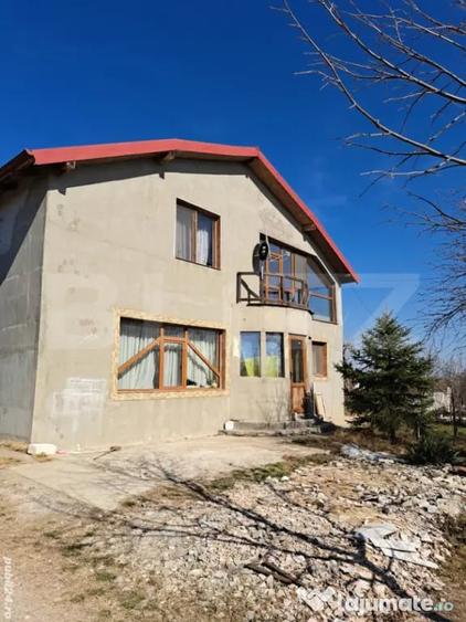 Casă cu 4 camere cu Teren 1500 Mp în Central