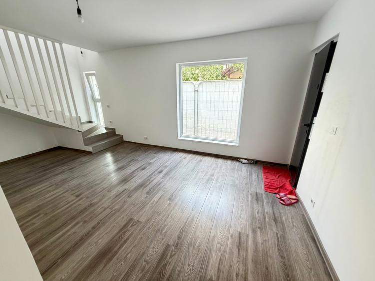 Duplex cu 3 camere cu Canalizare în Apărătorii Patriei
