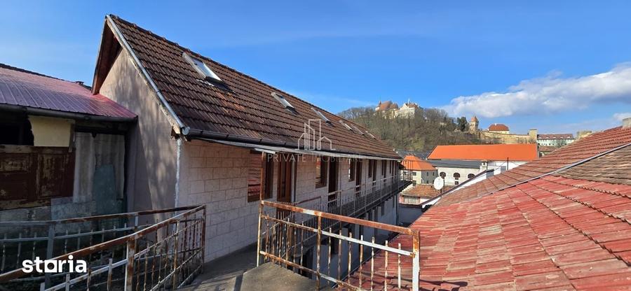 Casă decomandat cu Teren 1000 Mp în Central