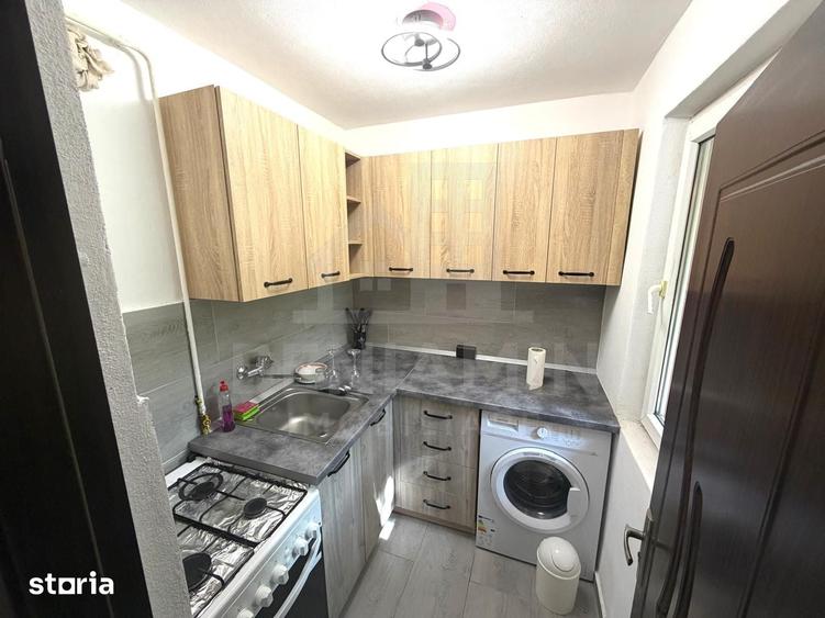 Apartament cu 3 camere semidecomandat în Craiovița Nouă