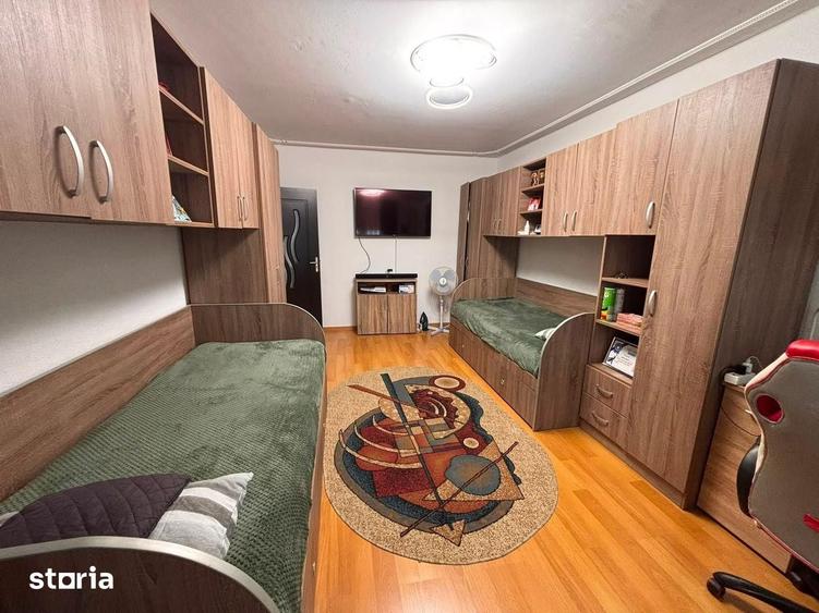 Apartament cu 3 camere decomandat în Trei Stejari