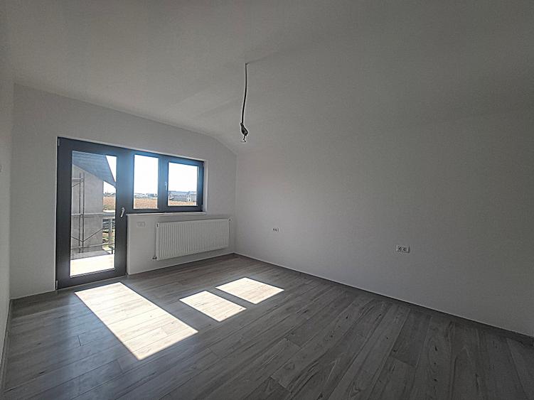 Casă individuală cu 4 camere cu Teren 400 Mp în Domnești