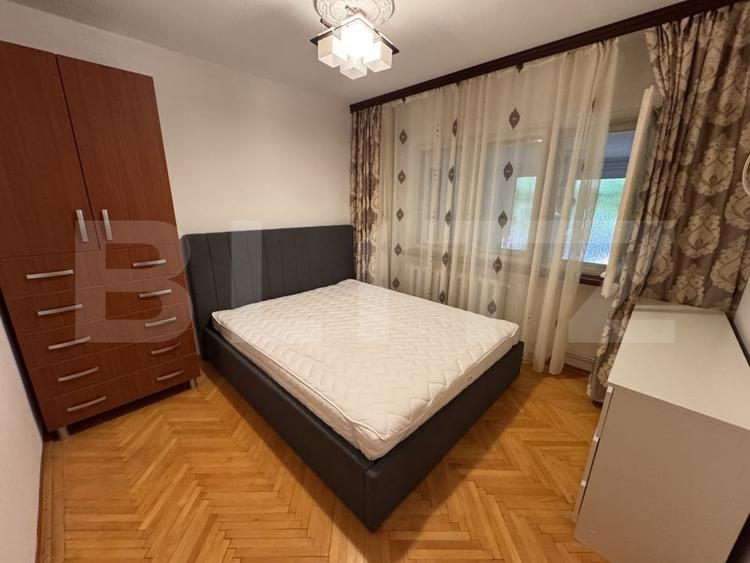 Apartament cu 3 camere decomandat, mobilat în Sărari