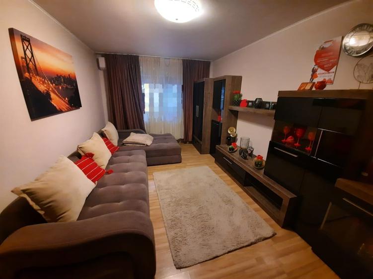Apartament cu 3 camere decomandat, etaj 1/4, zona Alexandru cel Bun - 1