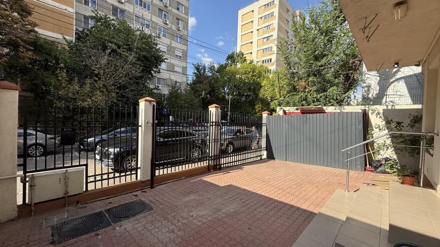 Spațiu comercial, de 40 mp, în Uverturii