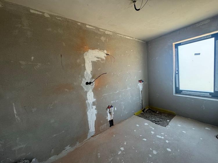 Duplex cu 6 camere cu Canalizare în Florești