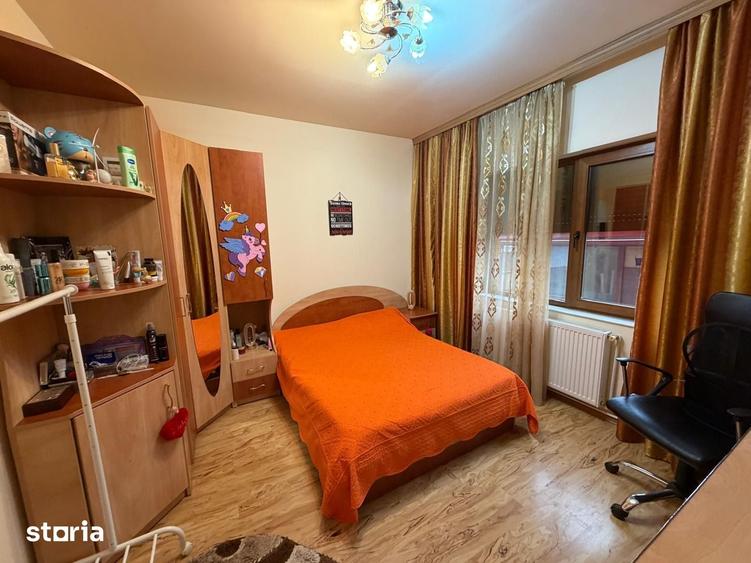 Casă cu 7 camere cu Teren 213 Mp în Coiciu