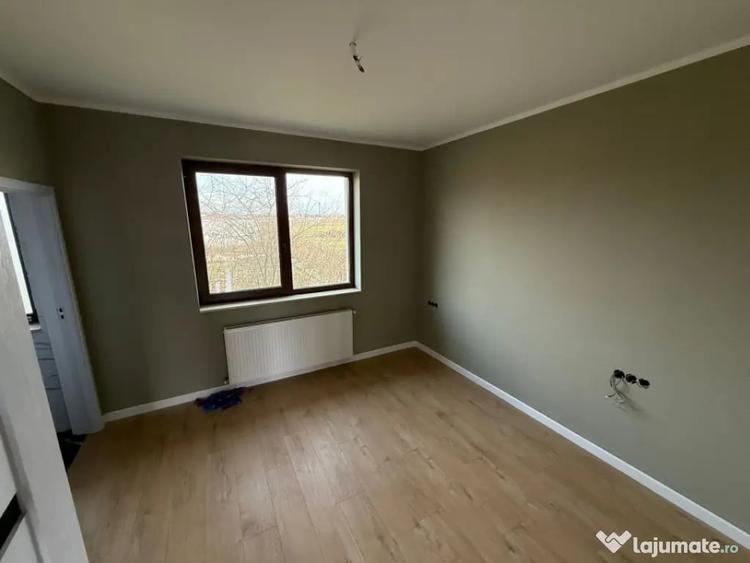 Casă cu 4 camere cu Teren 480 Mp în Săsar