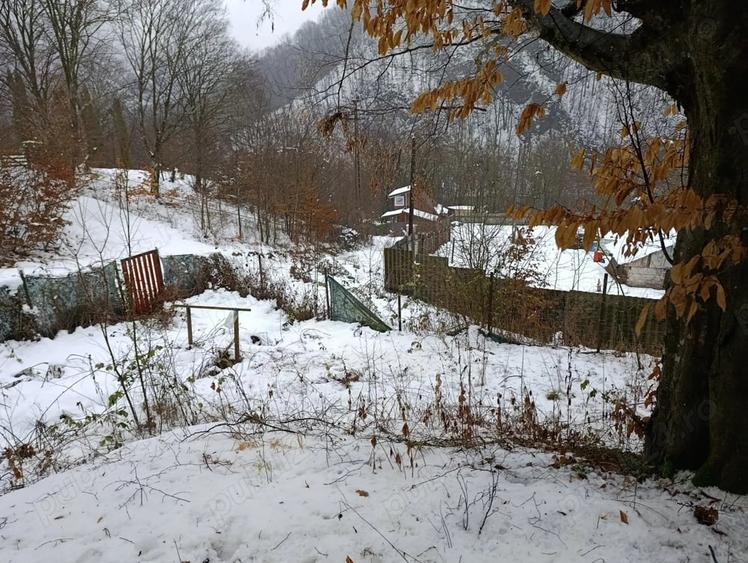 Casă cu 2 camere cu Teren 200 Mp în Buru