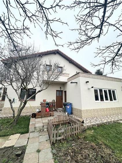 Casă individuală cu 6 camere cu Canalizare în Poiana