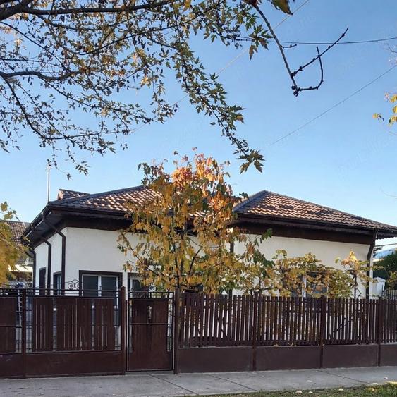 Casă cu Teren 400 Mp în Central