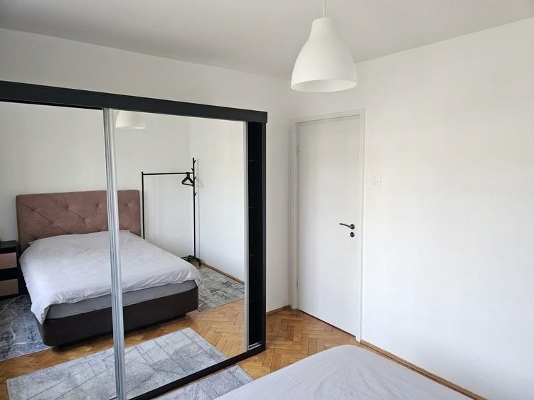 Apartament cu 3 camere semidecomandat în Central