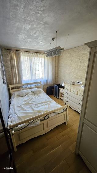 Apartament cu 3 camere decomandat în Rogerius