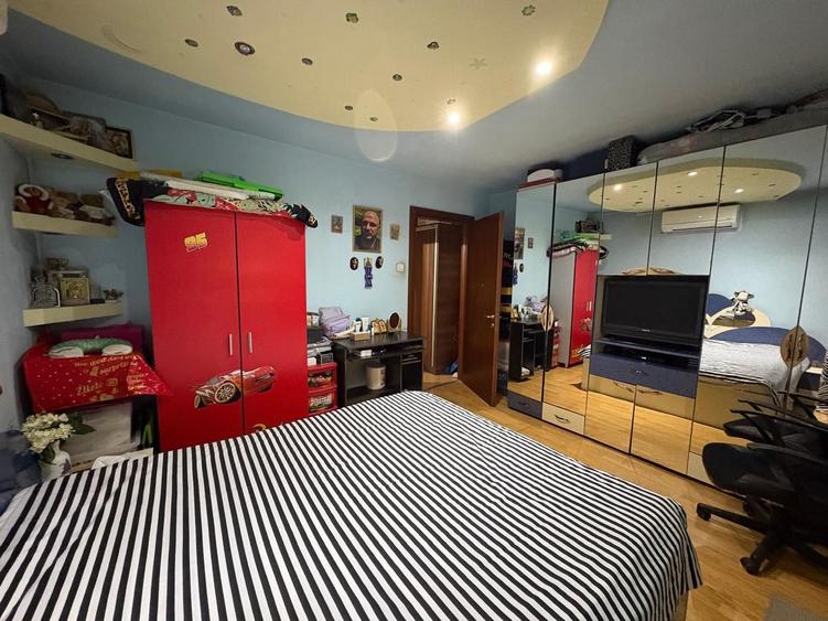 Apartament cu 3 camere semidecomandat, mobilat în Vitan