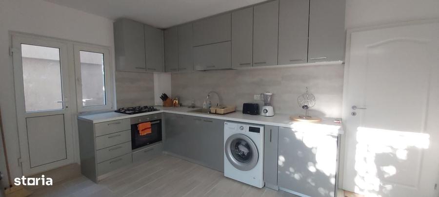 Casă cu 4 camere decomandat cu Teren 250 Mp în Băneasa