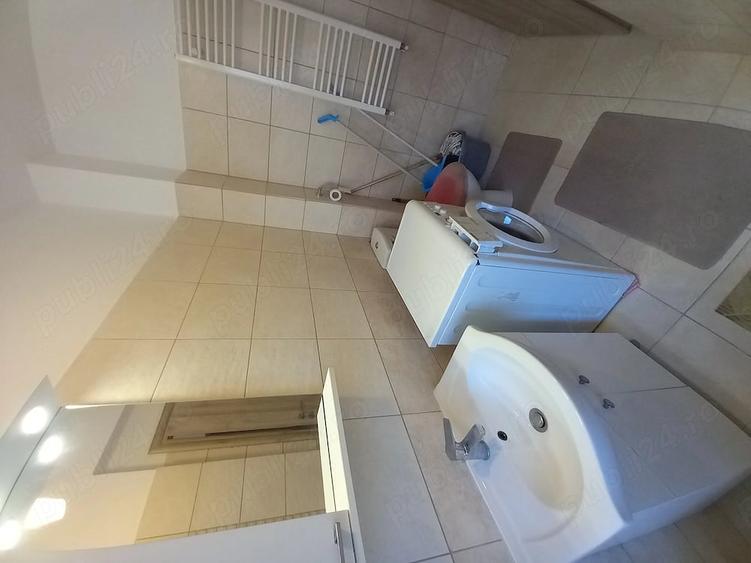Garsonieră decomandată în Roșu