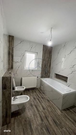 Apartament cu 3 camere în Central — fotografia 3