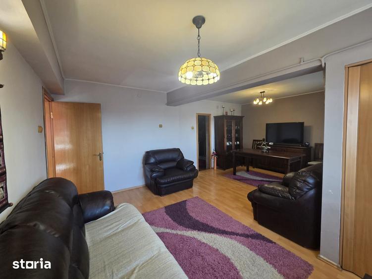 Apartament cu 3 camere decomandat în Central