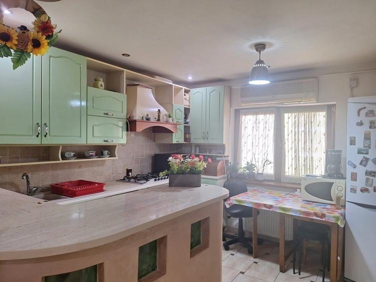 Apartament cu 3 camere decomandat în Micro 3