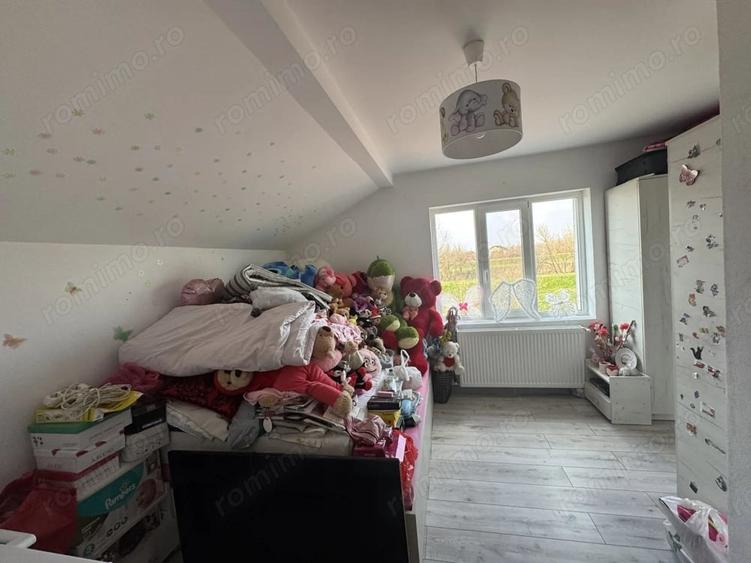 Casă cu 4 camere cu Teren 500 Mp în Sânmihaiu Român