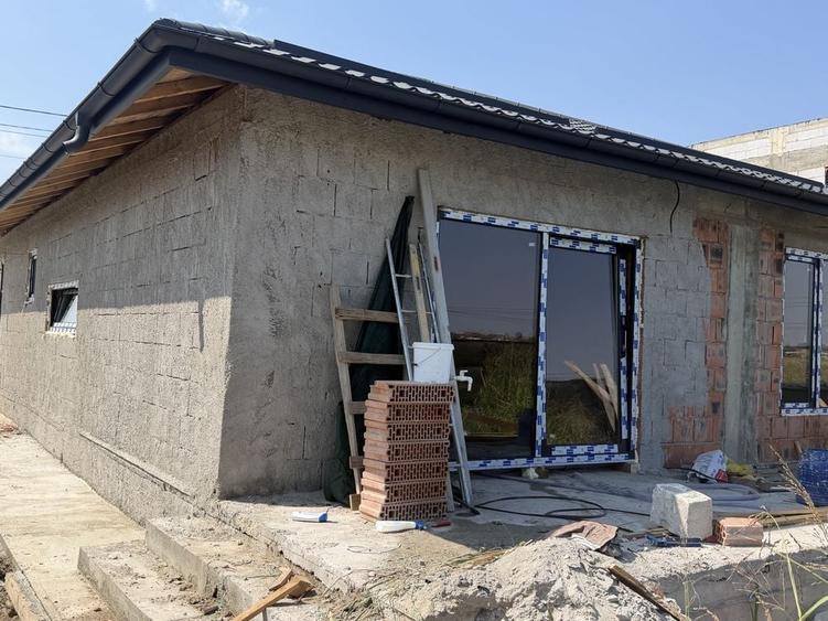 Casă cu 3 camere în Berceni