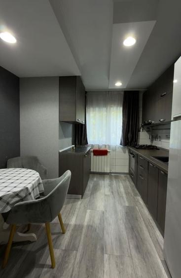 Apartament cu 3 camere decomandat în Giurgiului