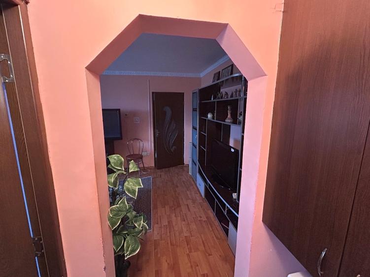 Apartament cu 2 camere semidecomandat, mobilat în Nord